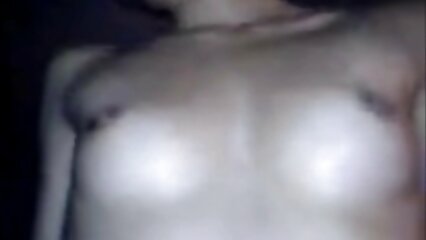 Cagna tettone mature calda Keri Berry si masturba davanti alla telecamera